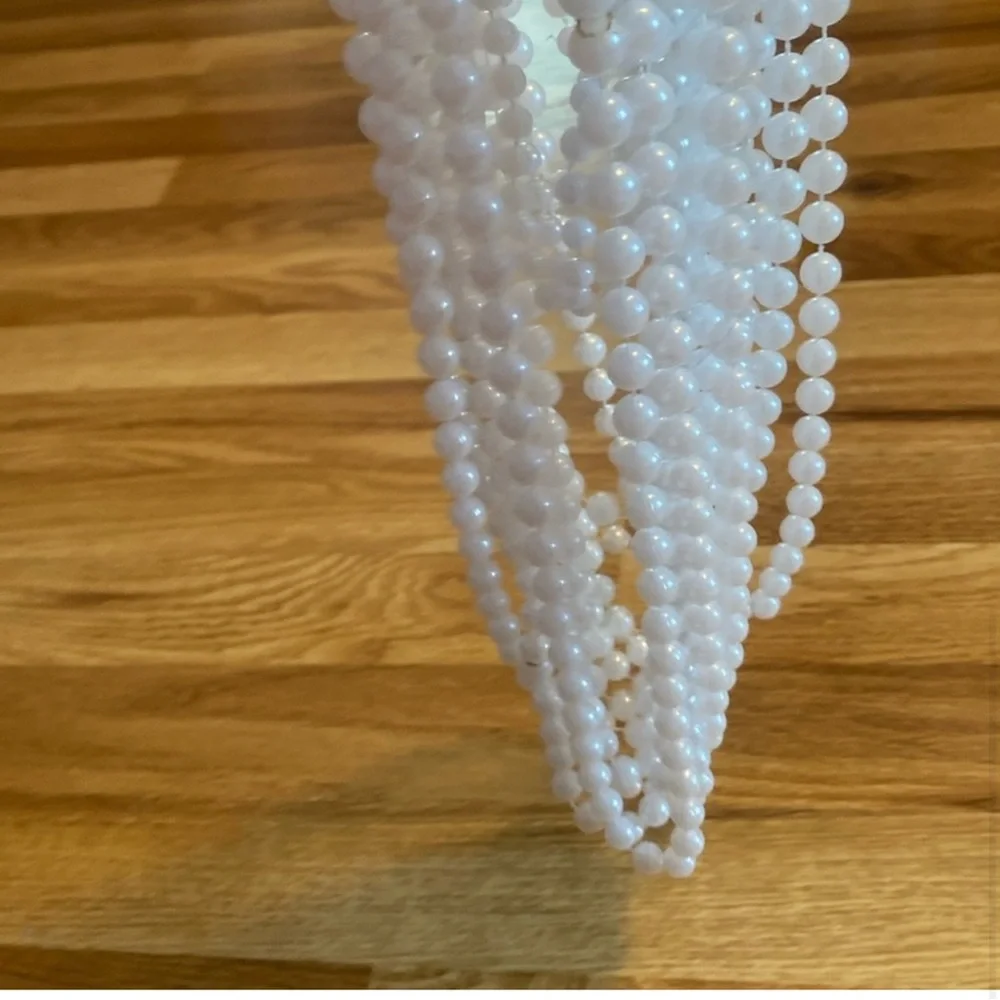 16 Beaded White Faux Pearl Plastic Party Necklaces Decor